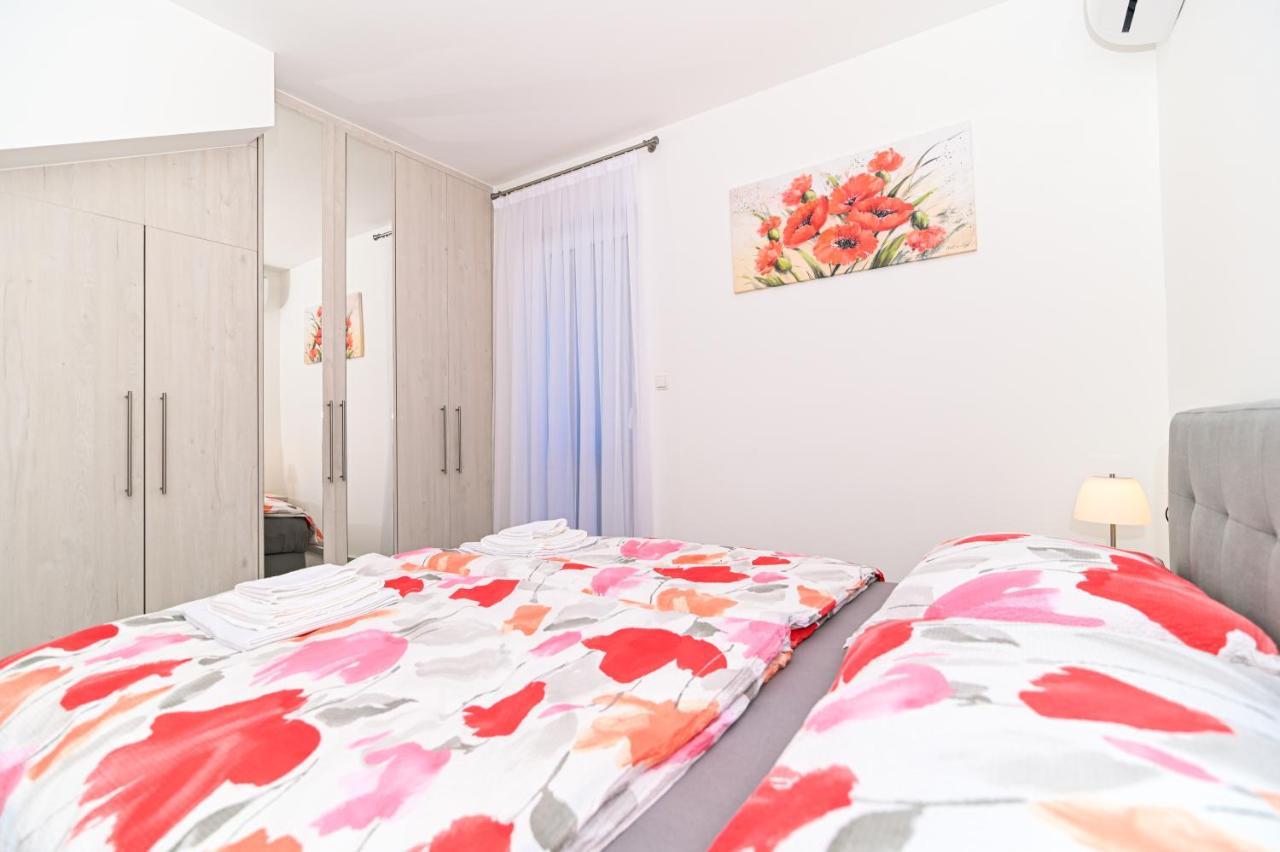 Luxury Apartment With Swimming Pool Ana Trogir Eksteriør bilde