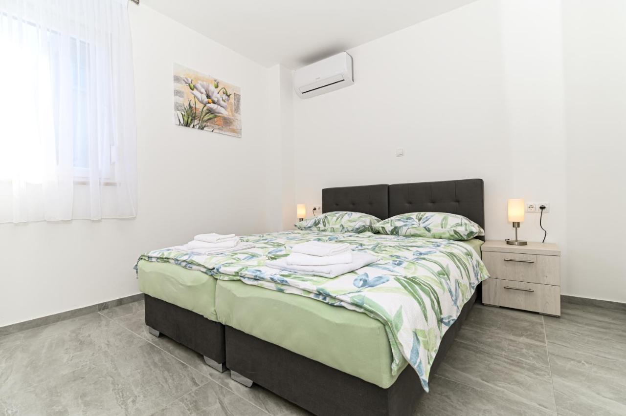 Luxury Apartment With Swimming Pool Ana Trogir Eksteriør bilde